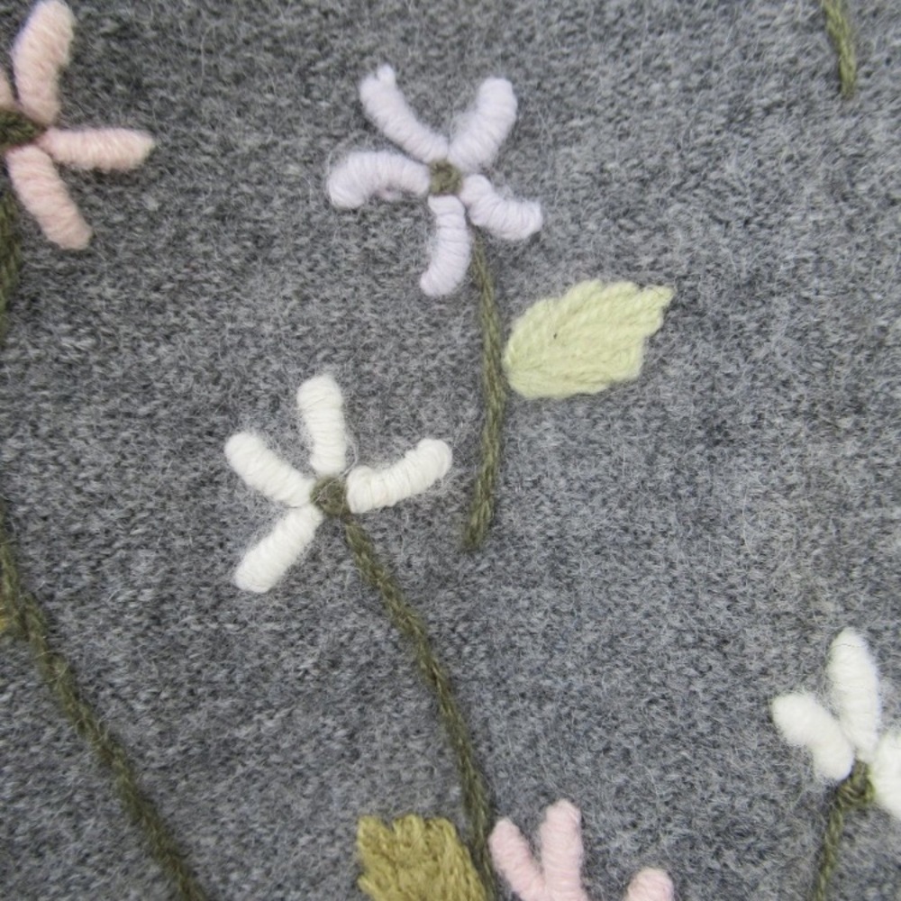 VINTAGE 90s pastel floral detail 92% wool gray button down sweater - Picture 5 of 12